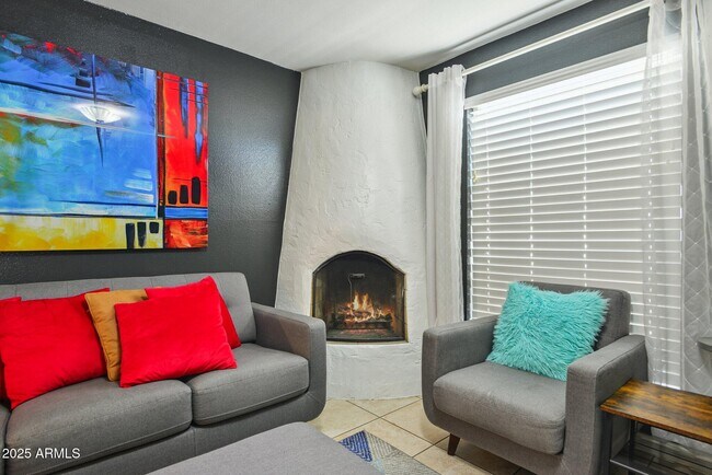 Foto del edificio - 8046 E Oak St
