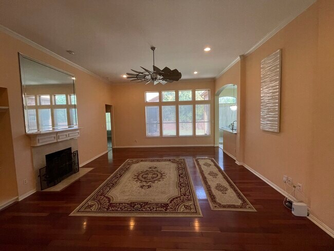 Building Photo - 4563 Creekside Dr