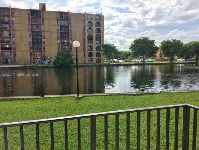 Foto del edificio - 4709 NW 7th St
