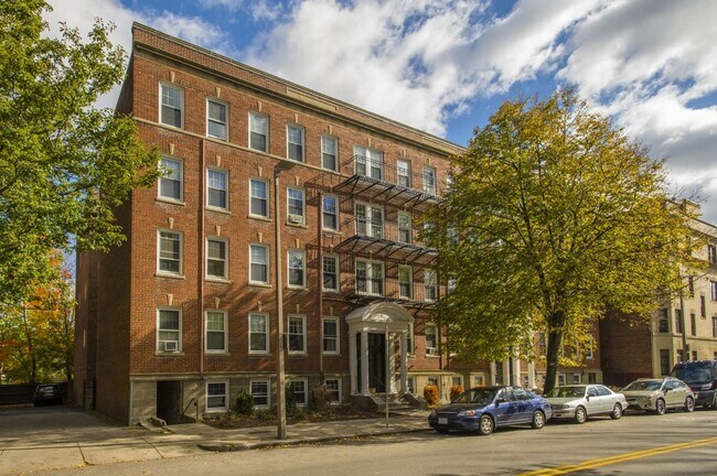 Foto del edificio - 272 Chestnut Hill Ave