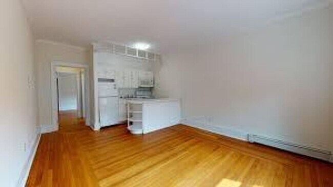 Building Photo - No Brokers Fee, Coolidge Corner area, Heat...