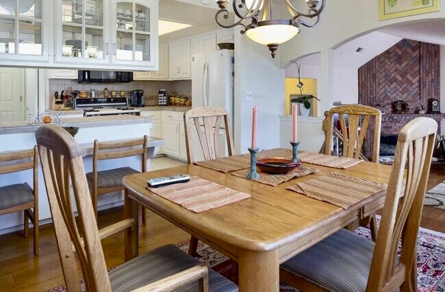 Foto del edificio - 684 Shamrock Ln