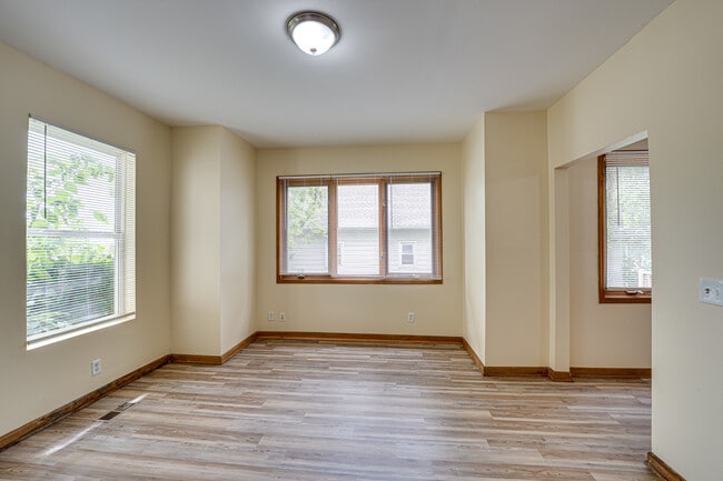Building Photo - 407 Linden Ave
