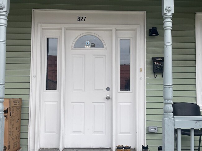 Foto del edificio - 327 E Locust St