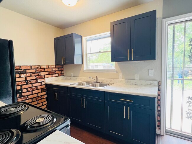 Foto del edificio - 4851 Castle Bow