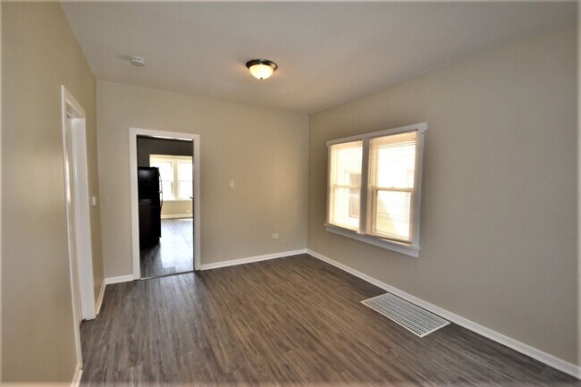 Foto del edificio - 7661 W Fullerton Ave