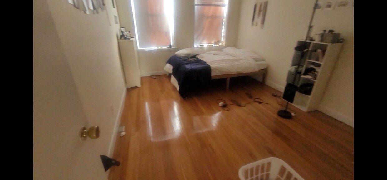 Primary Photo - Discounted Modern Packards Corner Apt with...