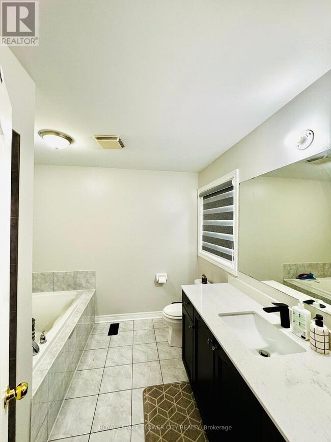 Building Photo - 25 Windflower Rd