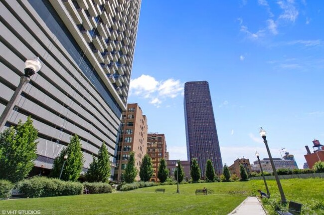 Foto del edificio - 235 W Van Buren St