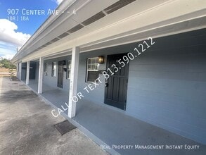 Building Photo - 907 Center Ave
