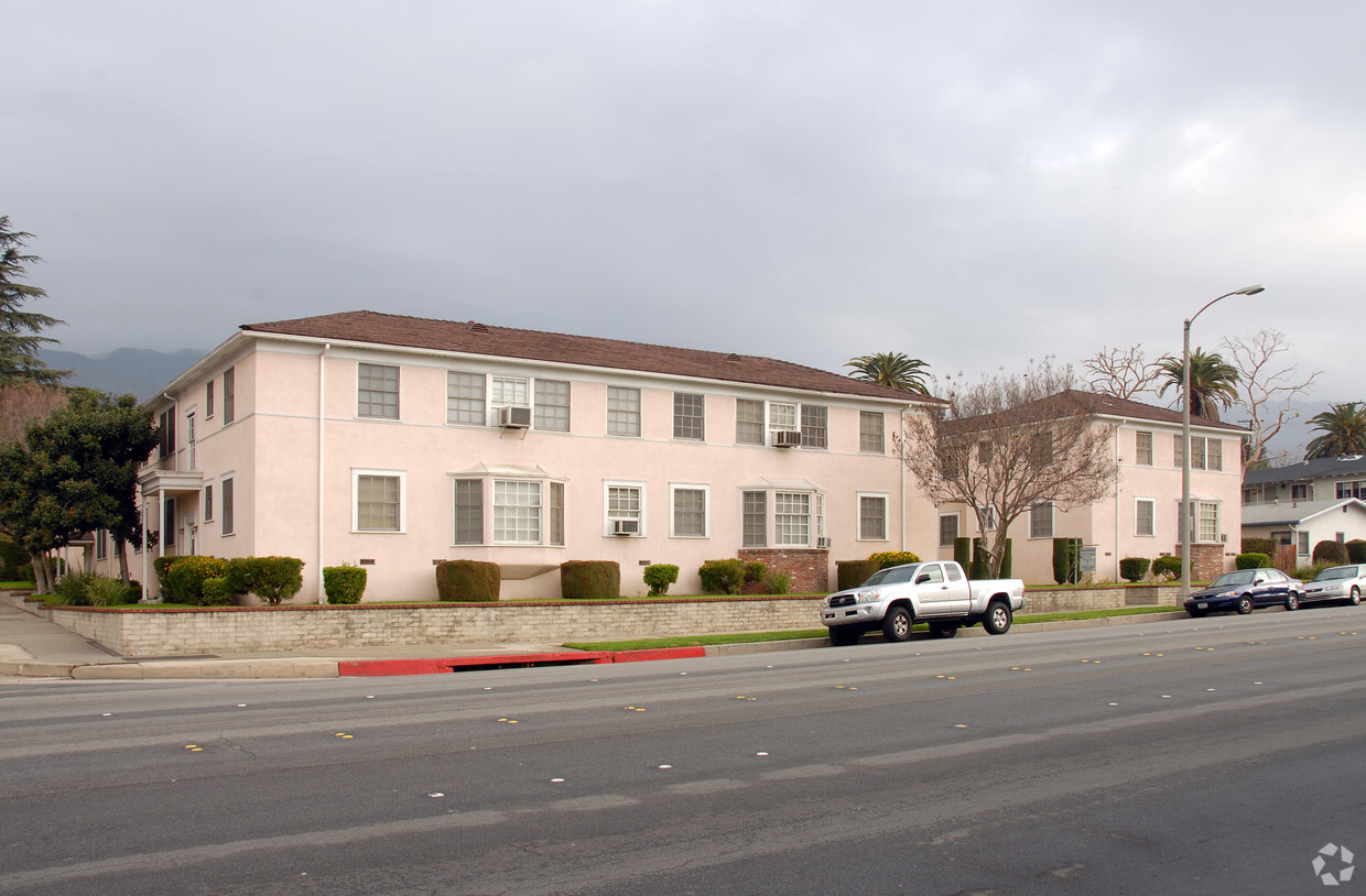 Foto del edificio - 523 W Foothill Blvd