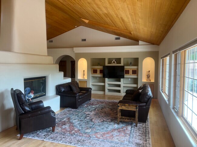 Foto del edificio - 2504 Griegos Pl NW