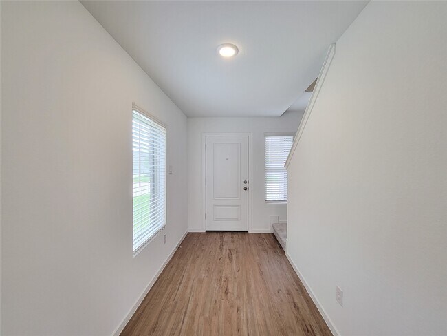 Building Photo - 3038 Pensacola Dr