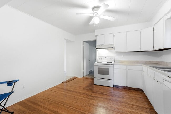 Building Photo - Charming house for rent, with laundry mach...