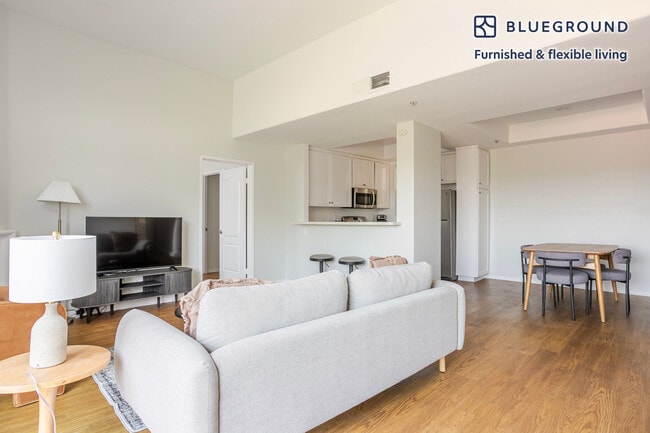 Foto del edificio - 2225 S Beverly Glen Blvd