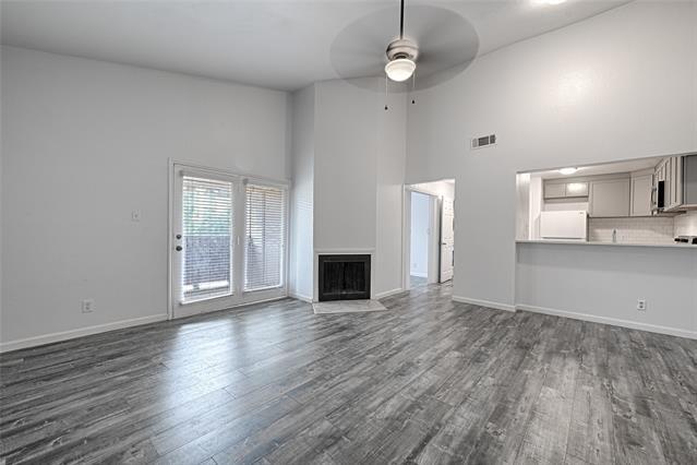 Foto del edificio - 8545 Midpark Rd