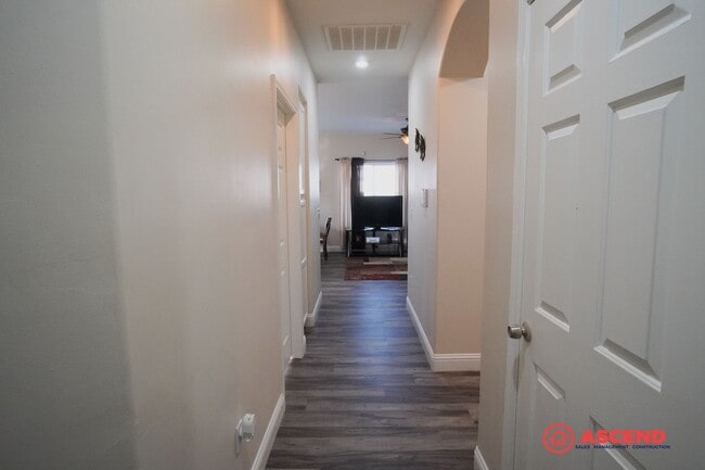 Building Photo - Fully Furnished Home In East Bakersfield!
