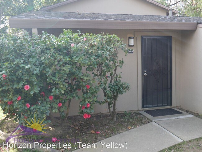 Building Photo - 2 br, 1 bath House - 8607D La Riviera Dr