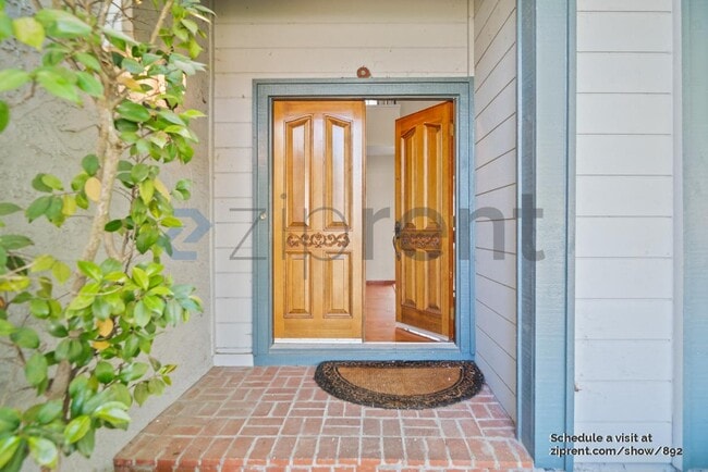 Foto del edificio - 3700 Hidden Springs Ct