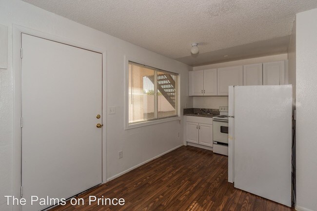 Building Photo - 208 E Prince Rd