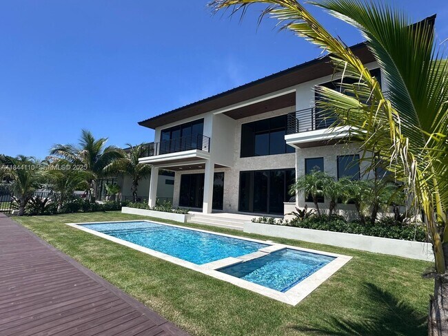 Foto del edificio - 13085 Coronado Terrace