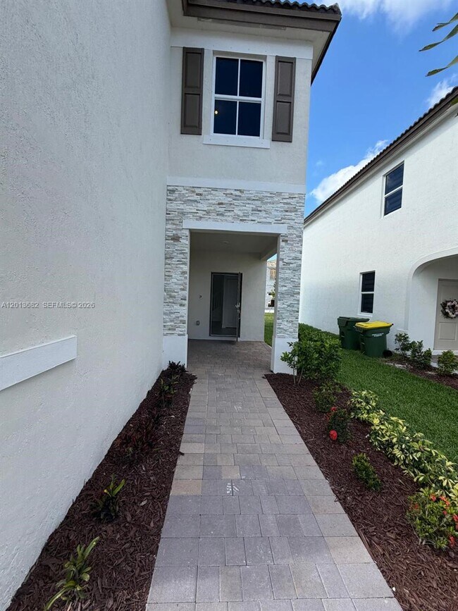 Foto del edificio - 2740 SE 24th Ct