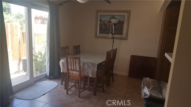 Foto del edificio - 880 Robles Pl
