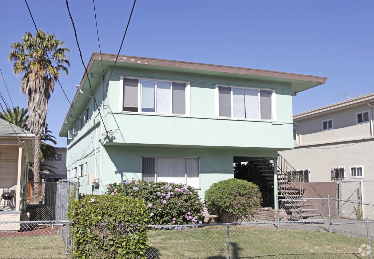 Building Photo - 9045 Hillside St