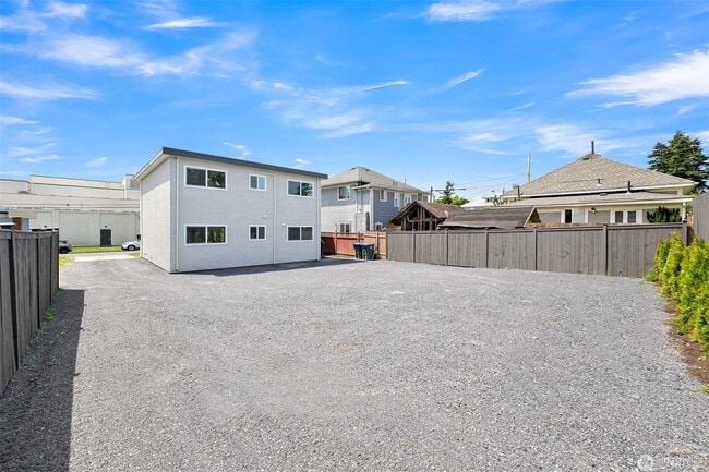 Building Photo - 810 Irving St
