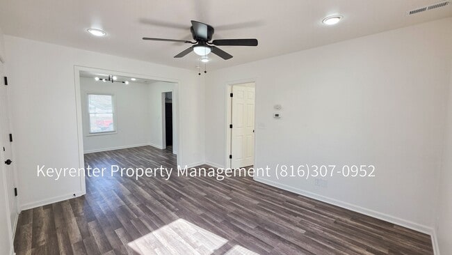 Building Photo - 2 Bed 1 Bath rare to rent!