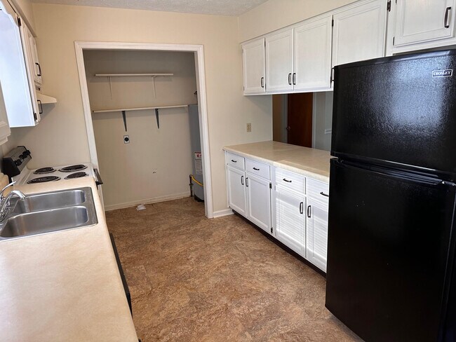 Building Photo - 129 Running Brook Trl
