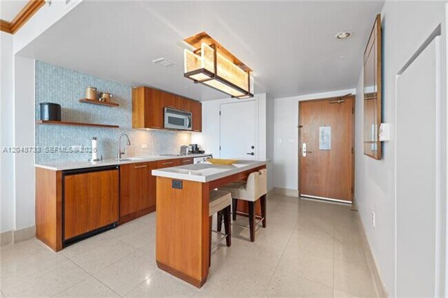 Foto del edificio - 6801 Collins Ave