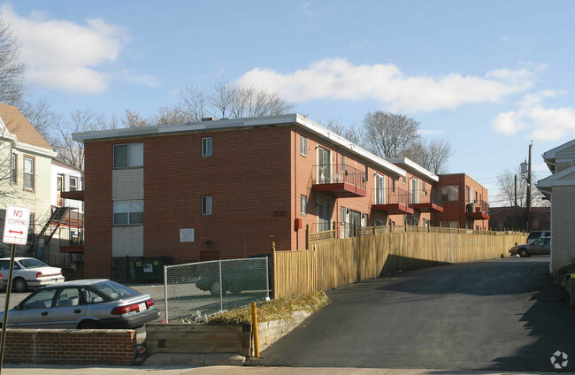 Foto del edificio - Waverly Gardens Apartments