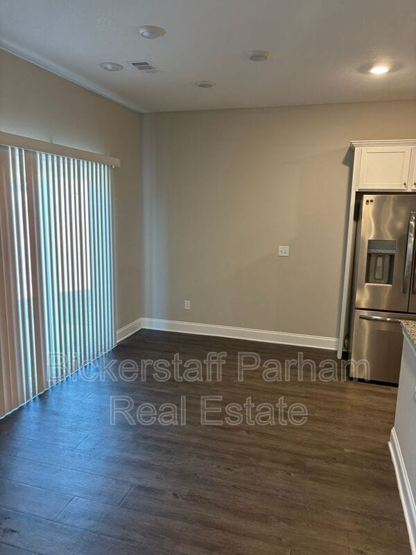 Building Photo - 5161 Legion Dr