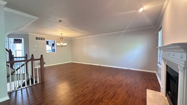 Building Photo - Lovely 3 bed, 2.5 bath townhouse in Seven ...