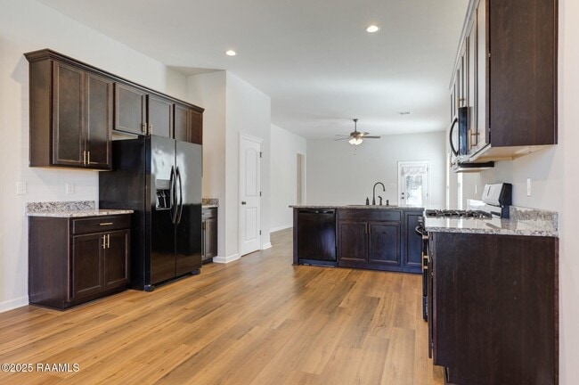 Building Photo - 136 Lightbourne Dr