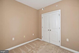 Building Photo - 851 N Glebe Rd Building Photo - 851 N Glebe Rd