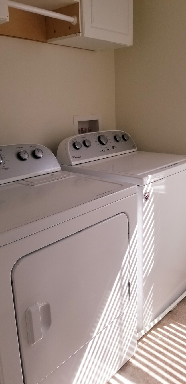 Laundry room - 15455 Carob Cir