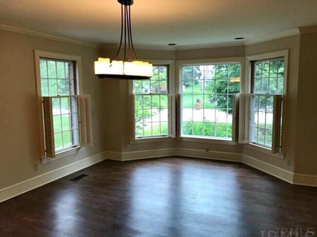 Building Photo - 5711 Ironwood Dr