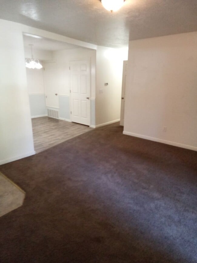 Building Photo - Willow Springs Condo