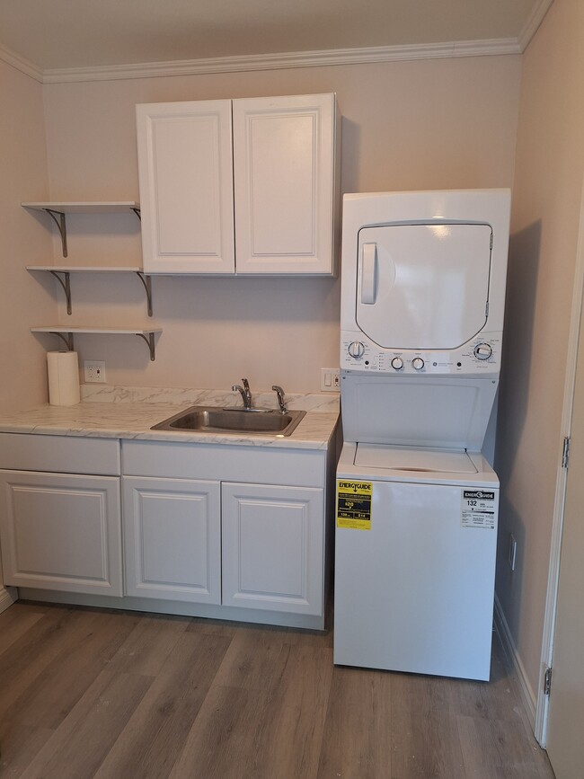 Foto del edificio - 16663 Victory Blvd