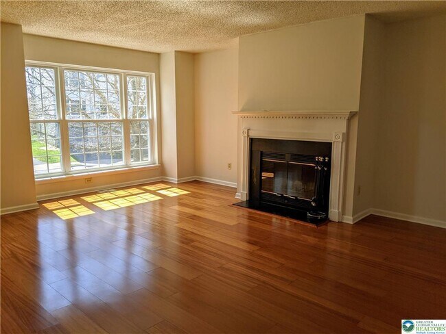 Foto del edificio - 1825 Falcon Dr