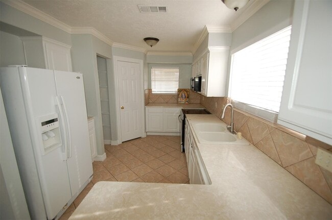 Foto del edificio - 3338 Walhalla Dr