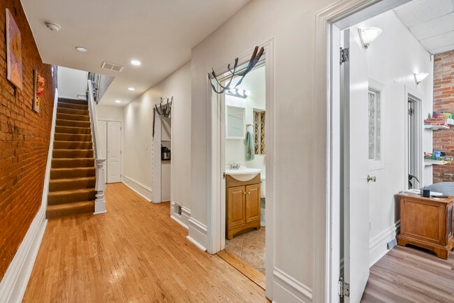 Building Photo - 2120 E Carson St