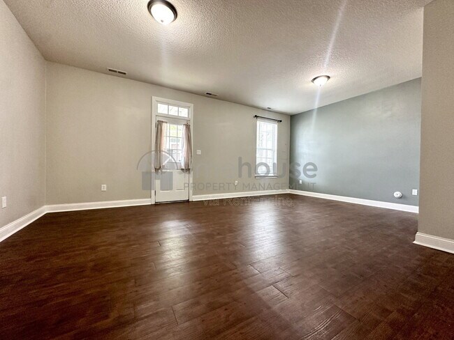 Foto del edificio - 4452 Leamore Square Rd