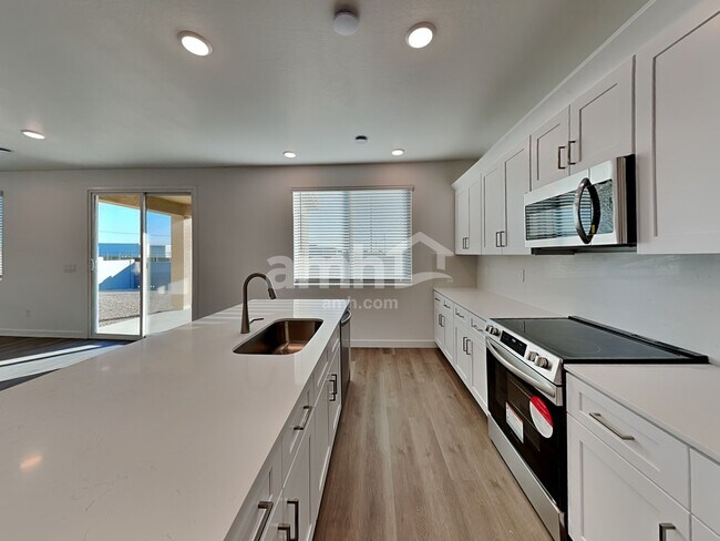 Foto del edificio - 6971 N 125th Dr