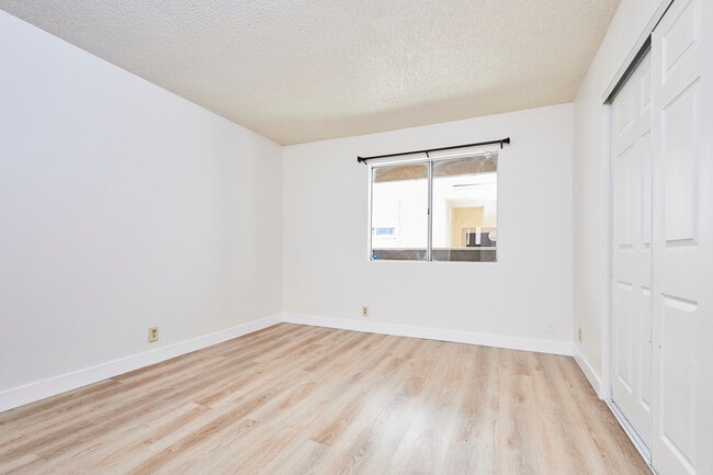 Building Photo - 744 Rose Ave
