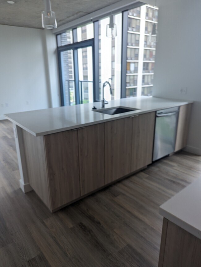 Foto del edificio - 4800 N Marine Dr