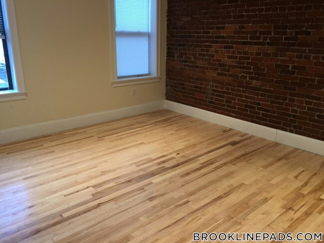 Foto del edificio - 1203 Beacon St