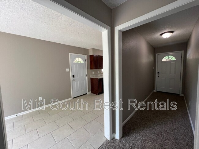 Foto del edificio - 5206 Corkwood Dr